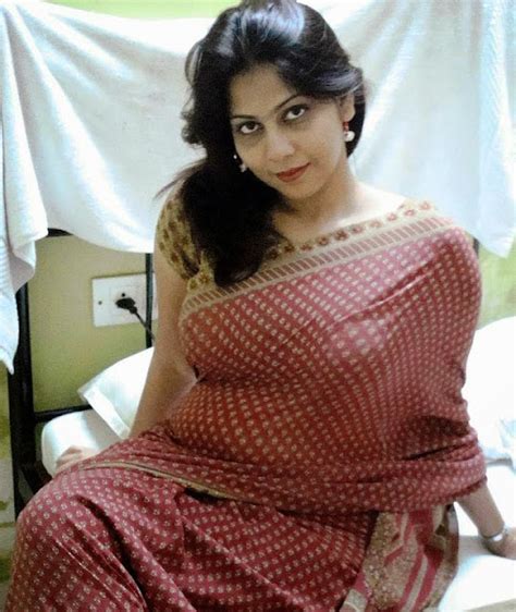 Indian Hot Aunty Showing her Big Boobs and Juicy Hairy Pussy